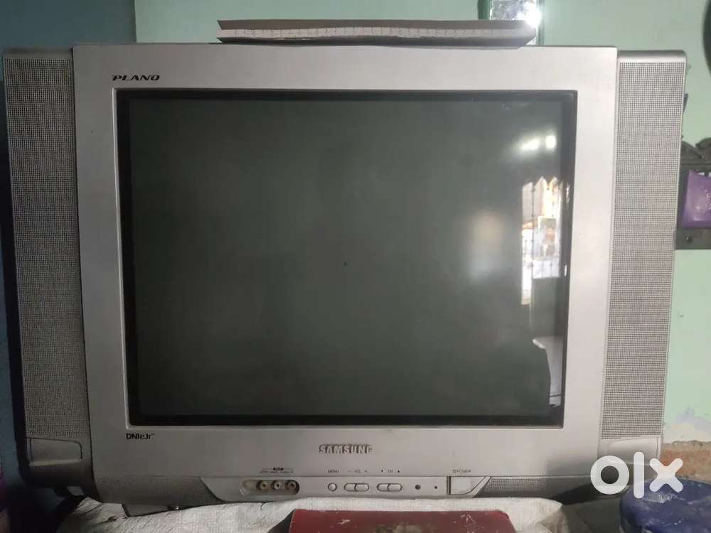 Title:* Samsung Plano 32‑inch TV (Non‑LED)