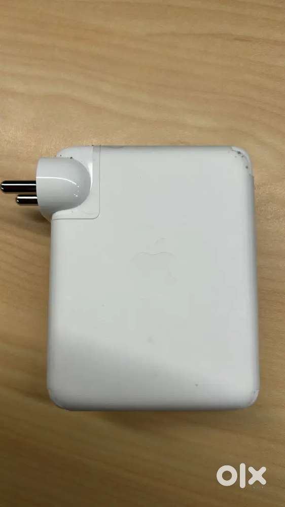 APPLE 140w USB-C POWER ADAOPTER