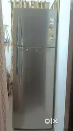 Double door LG frige in an excellent conditions
