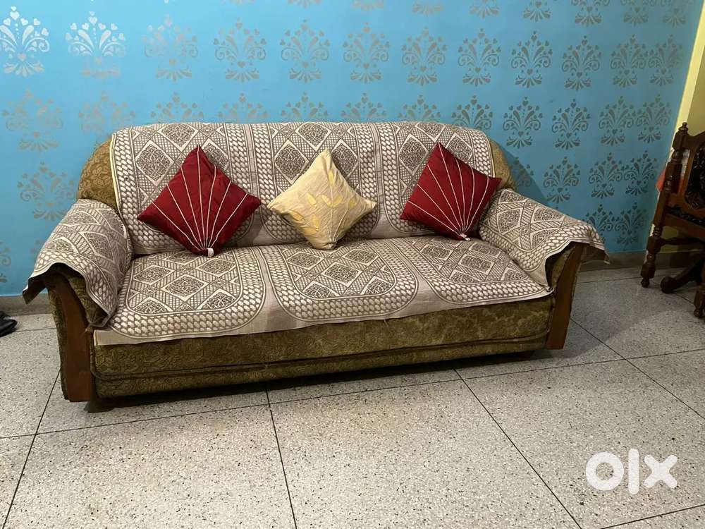 5 seater sofa for resale