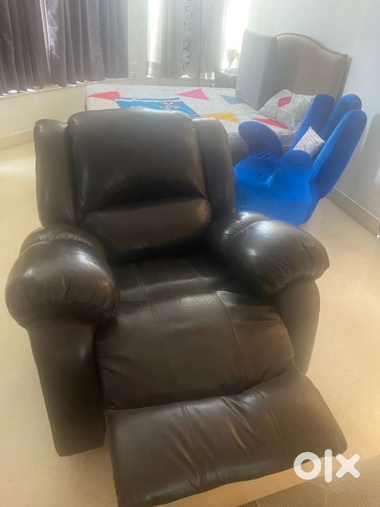 Leather recliner sofa