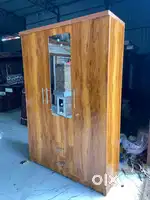 WARDROBE THREE DOOR WITH MIRROR