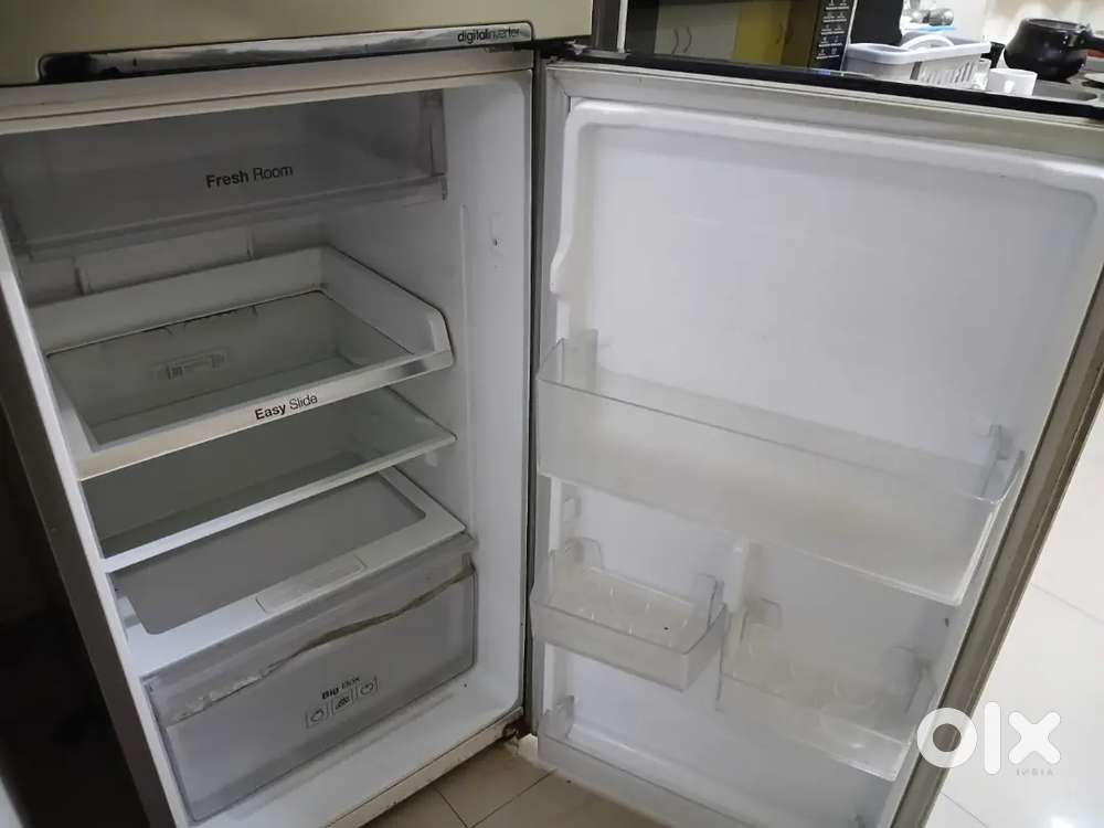 253 litre double door Samsung Fridge 5 star