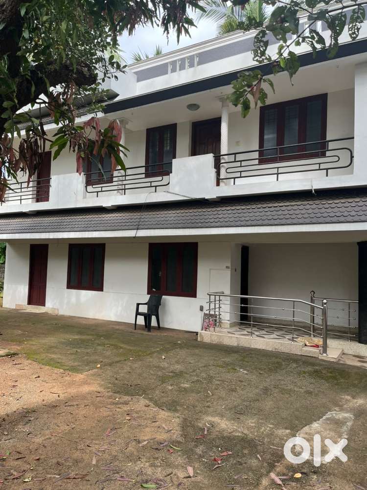 3BHK first floor for rent