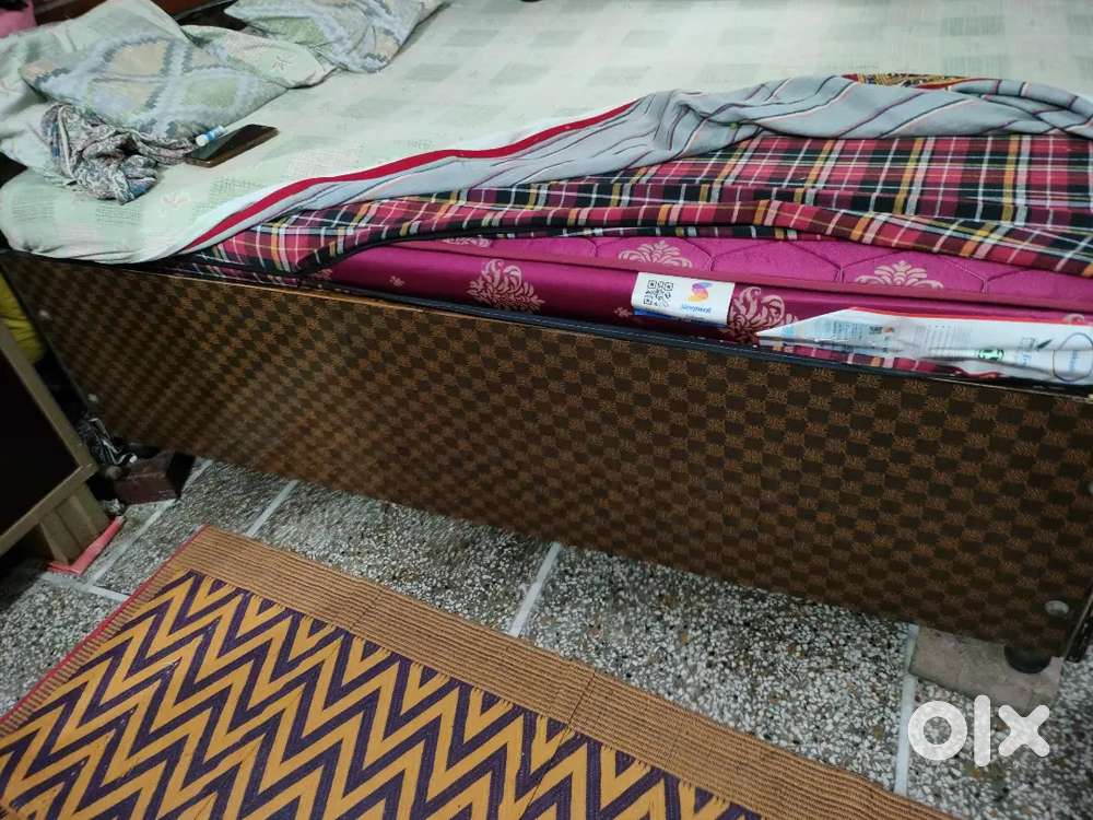 Single bed and Gadda 6/4 7000rs.