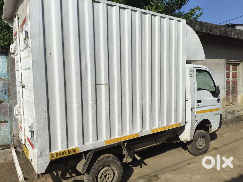 કન્ટેનર વેચવાનું છે 8.2 ફૂટ નું છે