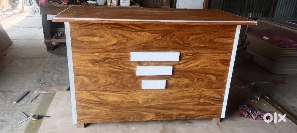Tailoring Boutique Table