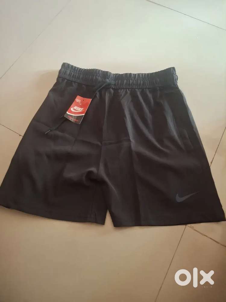Nike short size M