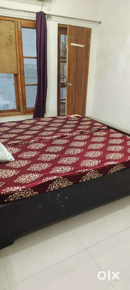 Fully furnished Ac ŕooms,3BHK sharing flat fully independent
