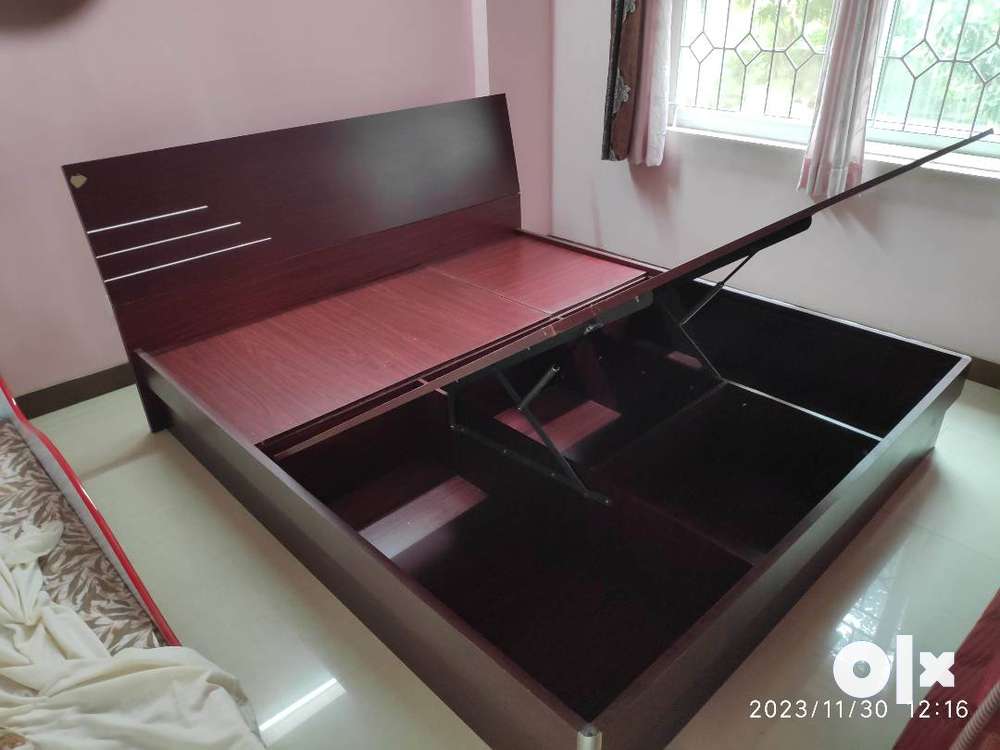 King size bed with hydraulic storage