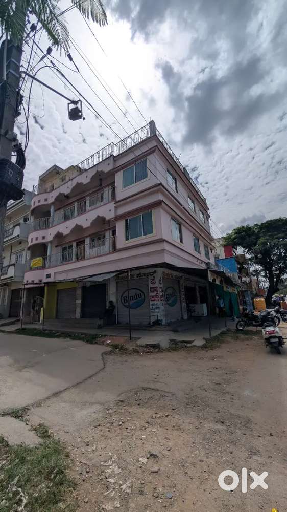 Corner commercial building for sale myosre