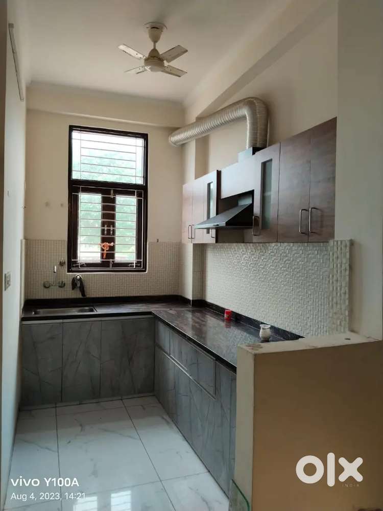 NEAR NRI CHAURAHA, 3BHK FURNISHED FLAT FOR FAMILY