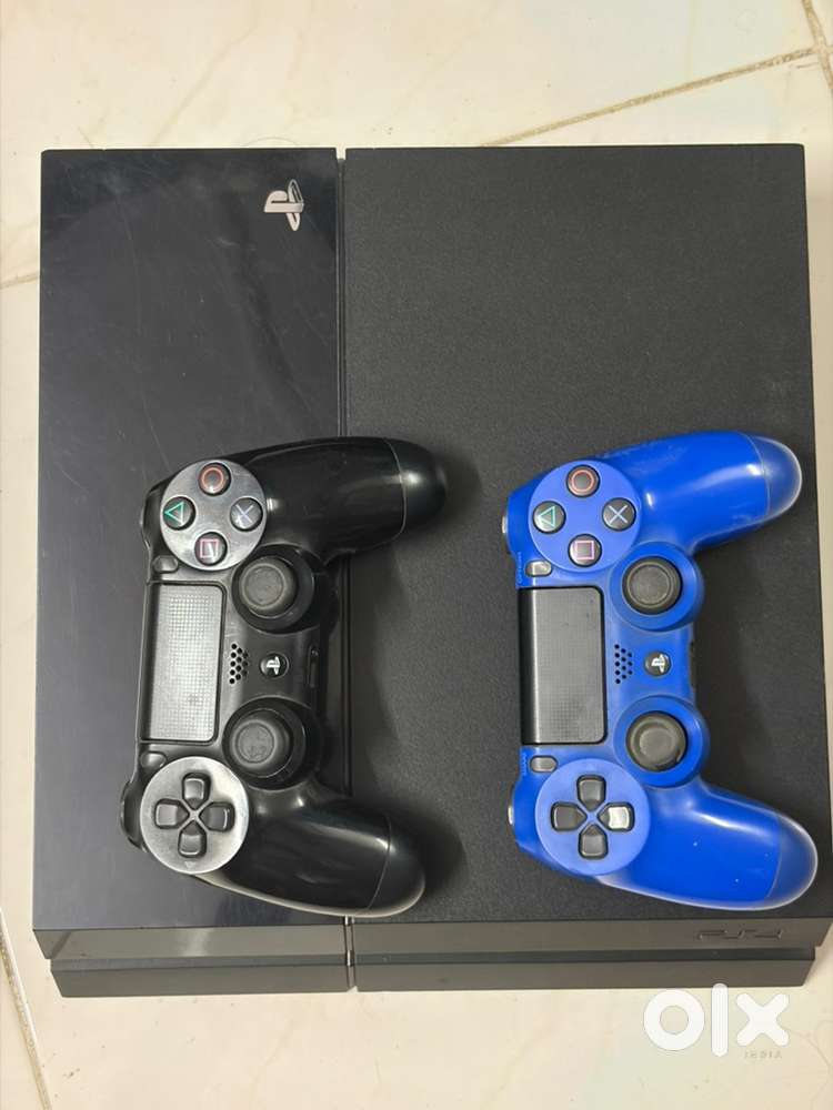 Play Station 4 (PS4)