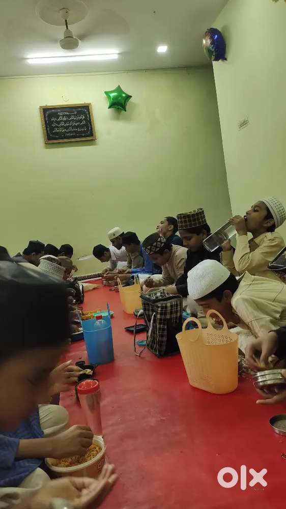 Maderse may padane k lye techar ki zarurat hai