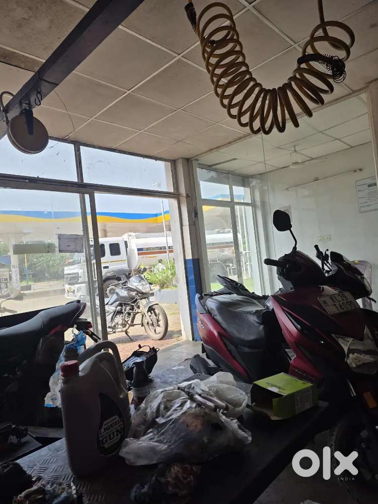 Experienced two wheeler mechanic