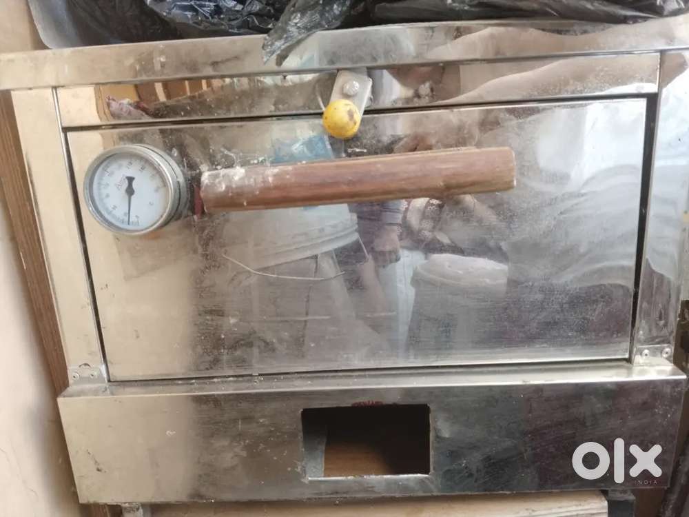 A good condition 4 months used pizza maker