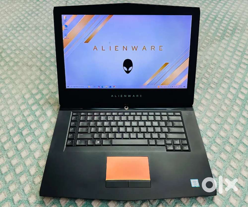 Dell Alienware 15 R3 Intel Core i7-7700HQ 8 GB NVIDIA 1070 Graphics