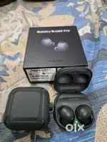 True wireless earbuds
