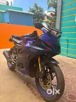 YAMAHA R15 V4