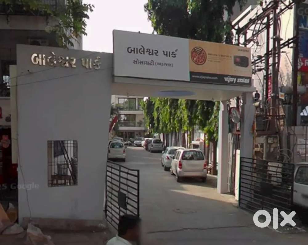Corner Row House 180 var, Near Madhuvan Circle