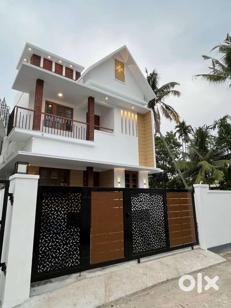 3.500 cent Plot with1550 sqft 3bhk House for sale at Udayamperoor
