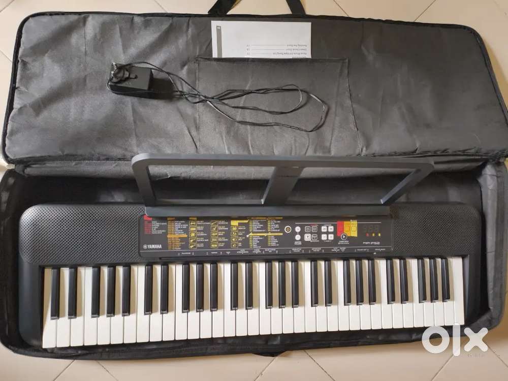 Yamaha keyboard with additional official yamaha bag.