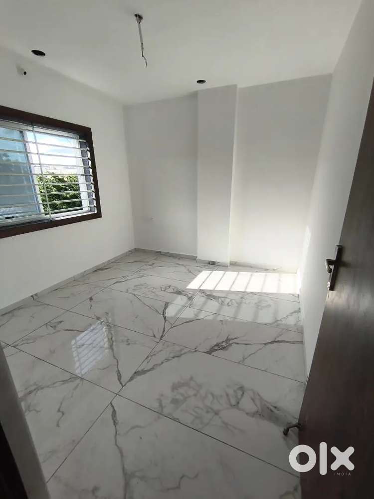 New construction 2bhk flats sale karna hai shahjahabad main near Star