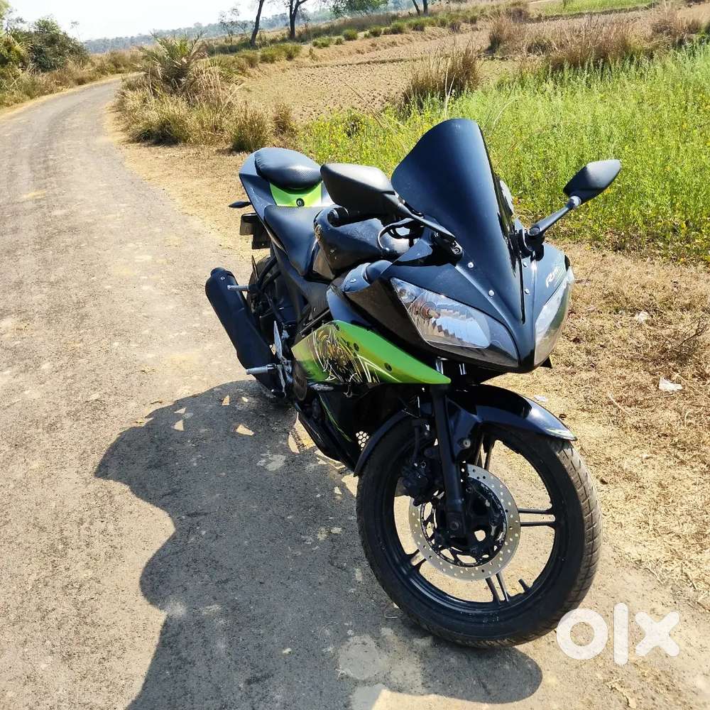 Yamaha R15 v2– Eye-Catching Design  Smooth Engine  Like New
