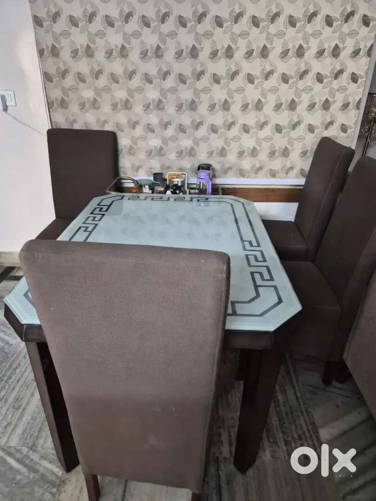 4 SEATER DINING TABLE