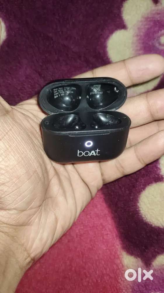 Boat air buds good condition