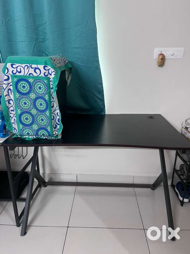 Computer table for gaming