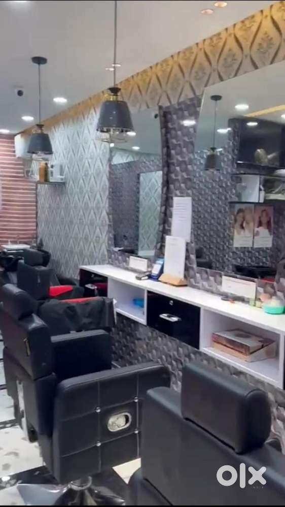Running ladies beauty parlor for sell