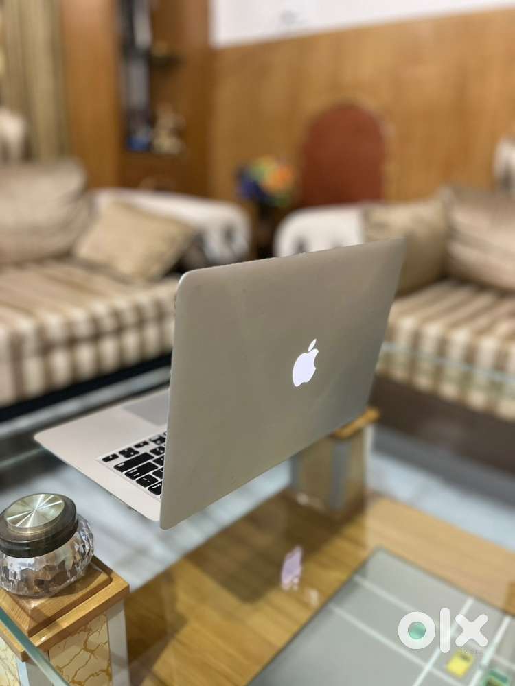 Macbook Air 2017 model   Excellent Condition  Never Repaired