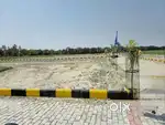 हमारे पास नगद और किस्तों में जमीन उपलब्ध है