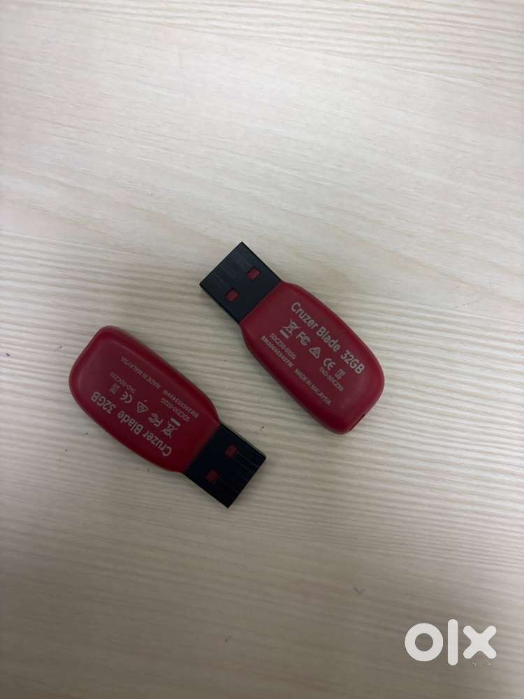 TWO 32 Gb SANDISK PEN DRIVE