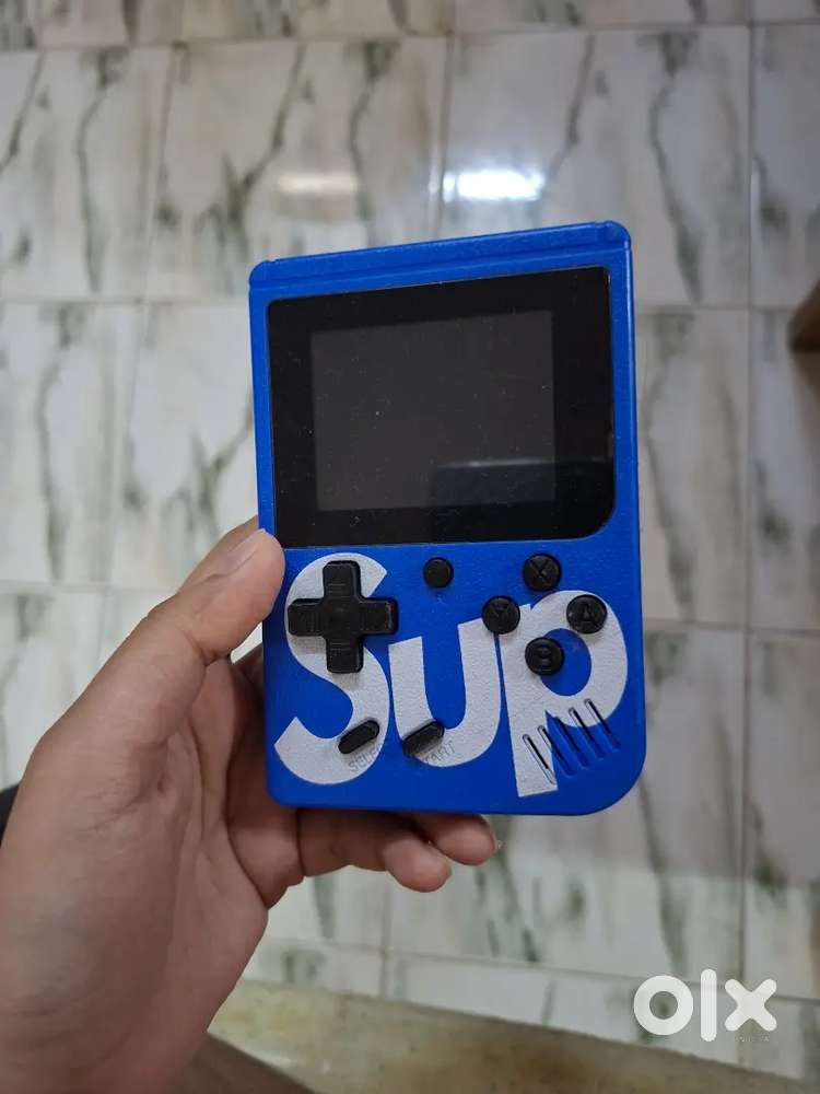 Handheld gaming console