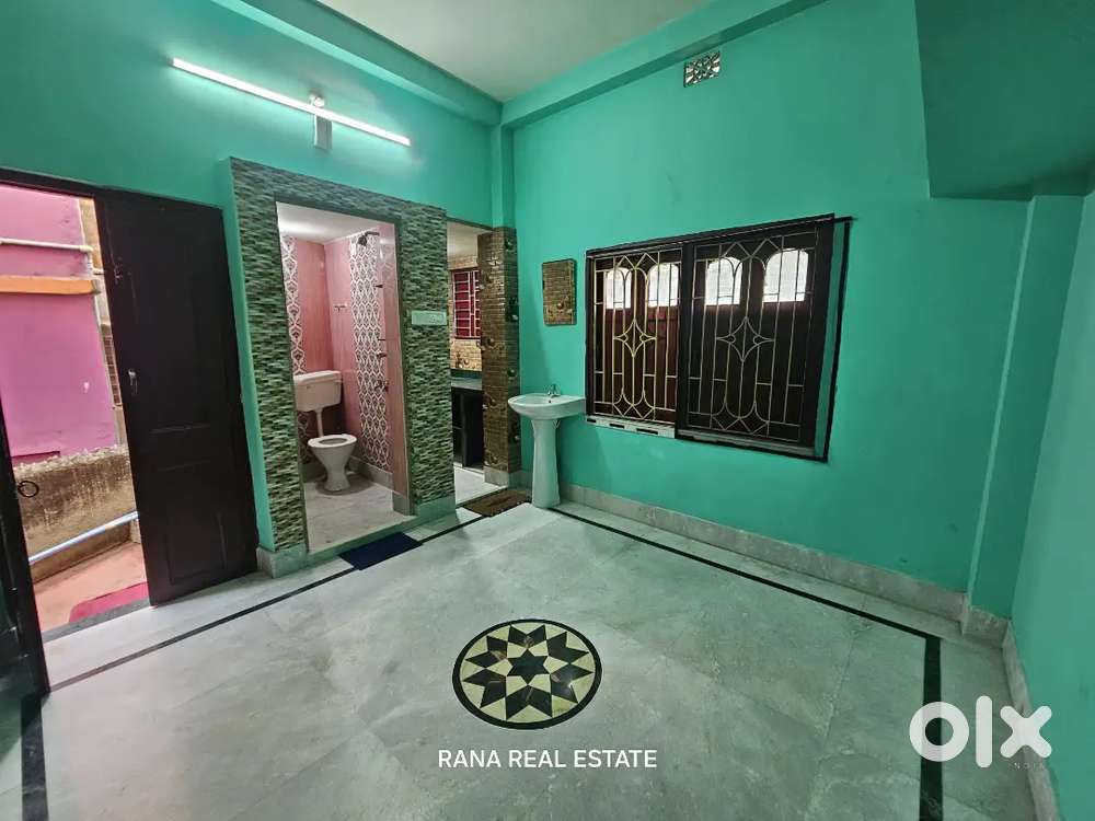 Office work possible 1bhk on road house rent in Thakurpukur.