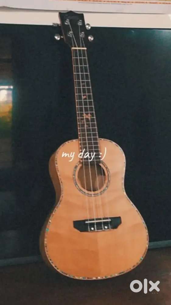 Perfect sounding ukulele with bag