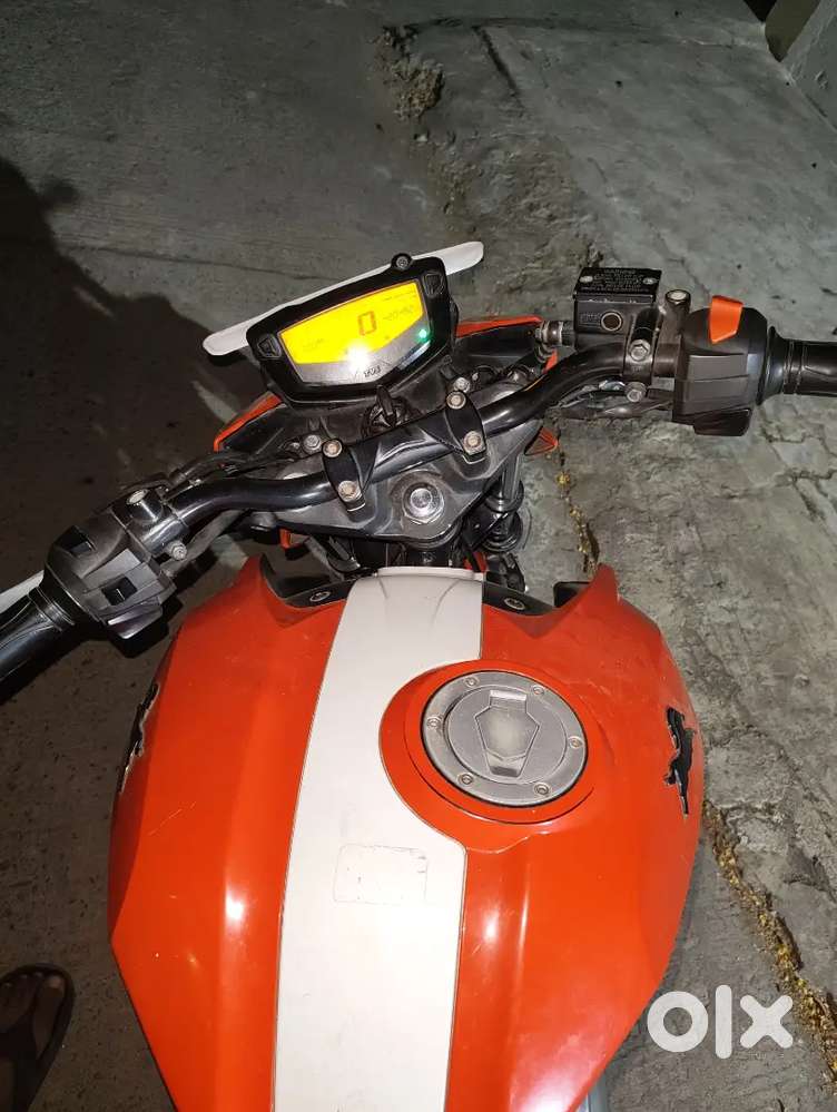 TVS Apache RTR 160 4V top condition self start gadi ke all paper