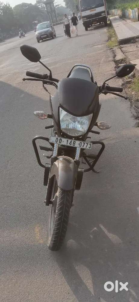 Bike new condition mai hai koi problem nahi hai