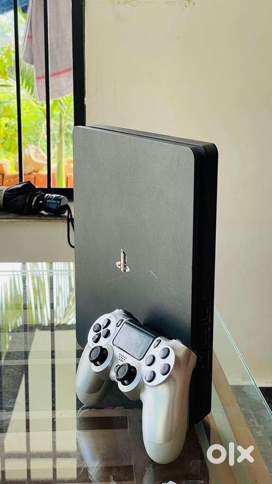 PS4 slim 1TB