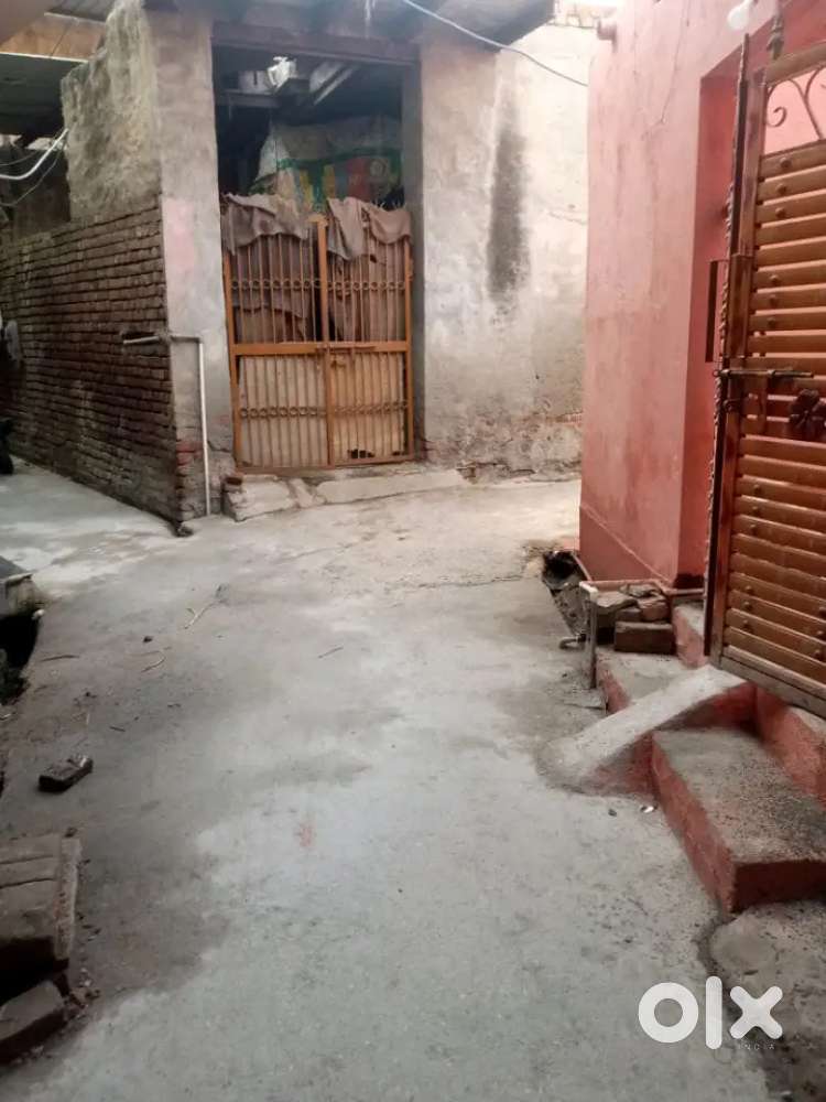 Beautiful house in 70 gqj plot qrea below