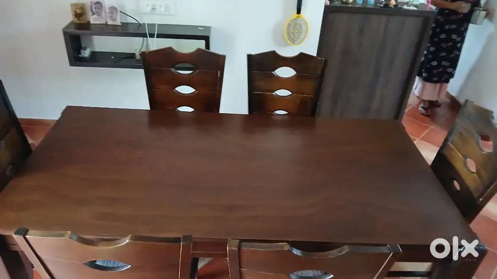 Dinining Table with Six Chairs