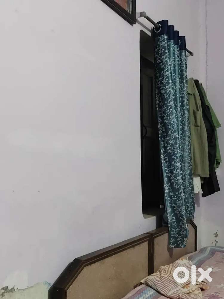 Room available for students