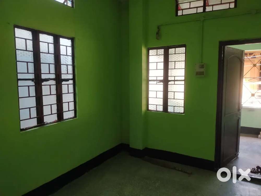 Room available for rent at National Highway point Shibaji Nagar