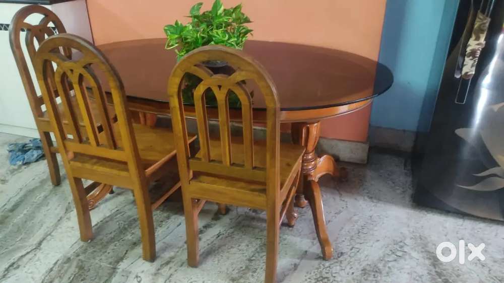 6 seater dining table with 4 chairs