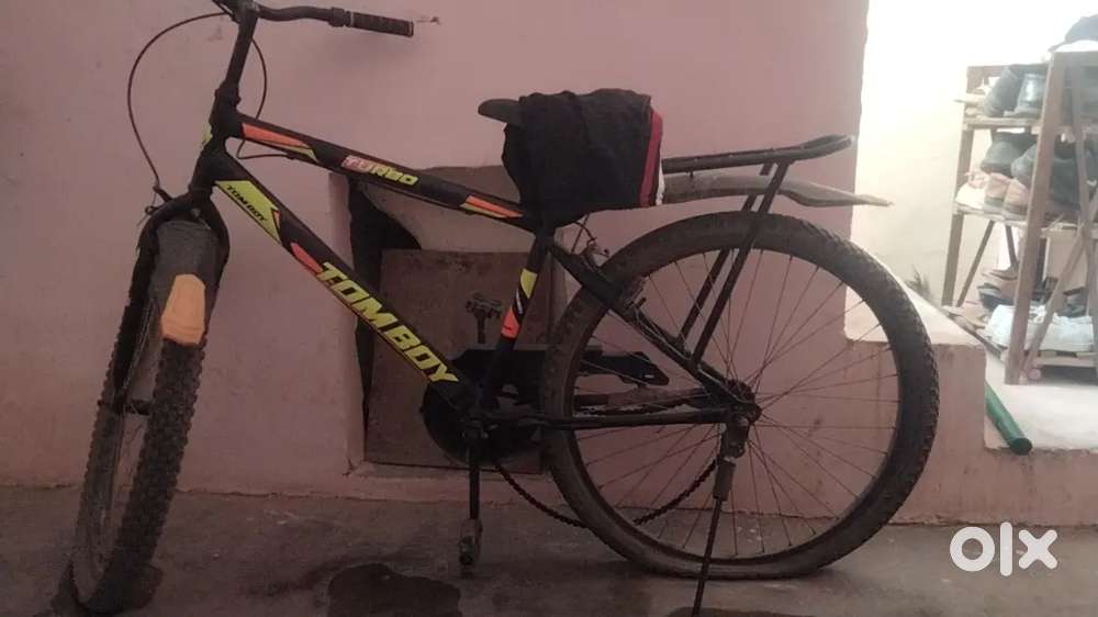 यह बहुत अच्छी साइकिल है घर की परेशानी के कारण बस बेचना पड़ रहा है।।