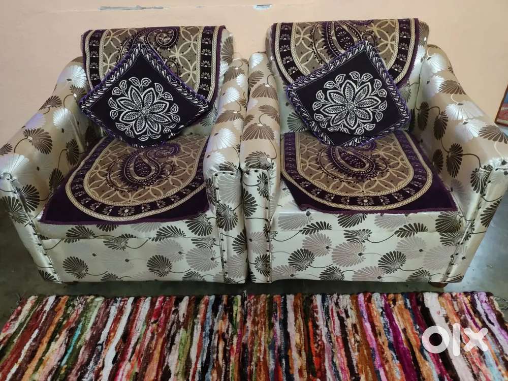 Well maintained sofa set