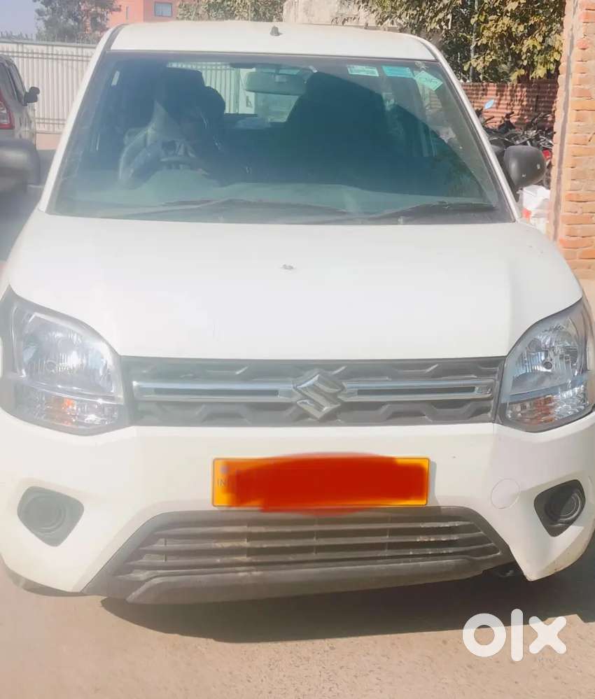 8700 deposit me gaadi lo aur turant apni earning shuru karo.