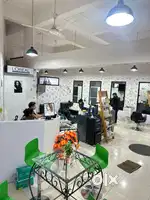 looking for beautician girls